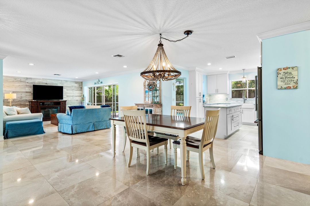 Под контрактом: $1,099,000 (2 спален, 2 ванн, 1466 Квадратных фут)