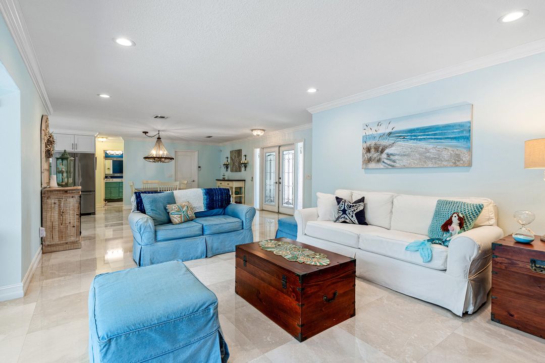 Под контрактом: $1,099,000 (2 спален, 2 ванн, 1466 Квадратных фут)