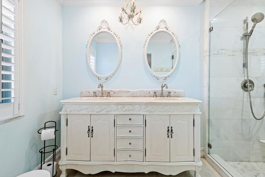 Под контрактом: $1,099,000 (2 спален, 2 ванн, 1466 Квадратных фут)