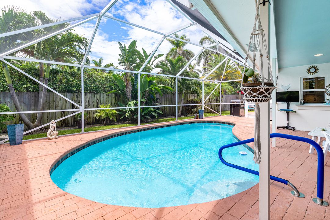 Под контрактом: $1,099,000 (2 спален, 2 ванн, 1466 Квадратных фут)