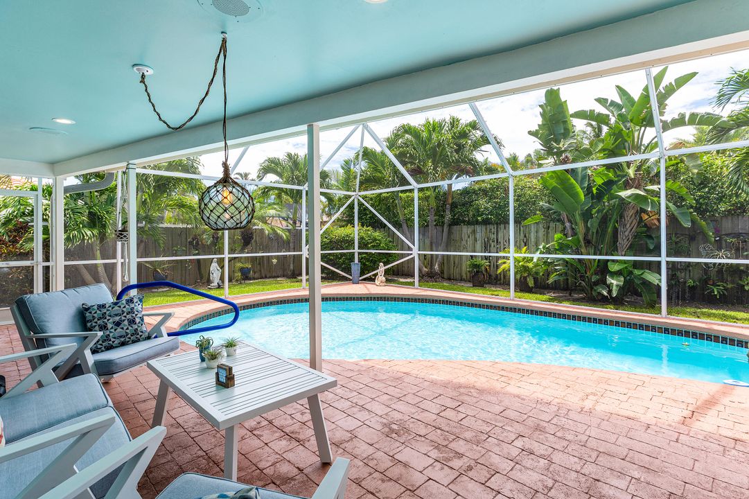 Под контрактом: $1,099,000 (2 спален, 2 ванн, 1466 Квадратных фут)