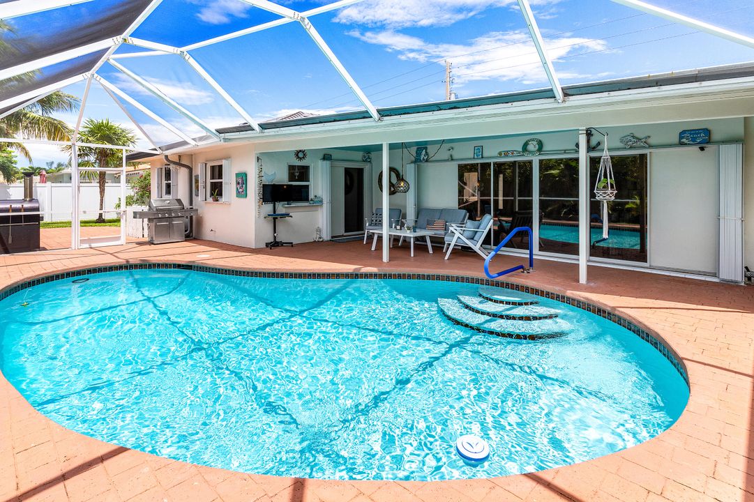 Под контрактом: $1,099,000 (2 спален, 2 ванн, 1466 Квадратных фут)