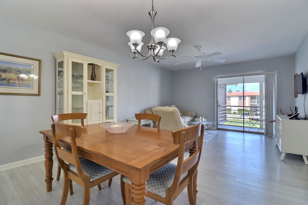 For Sale: $119,000 (2 beds, 1 baths, 860 Square Feet)