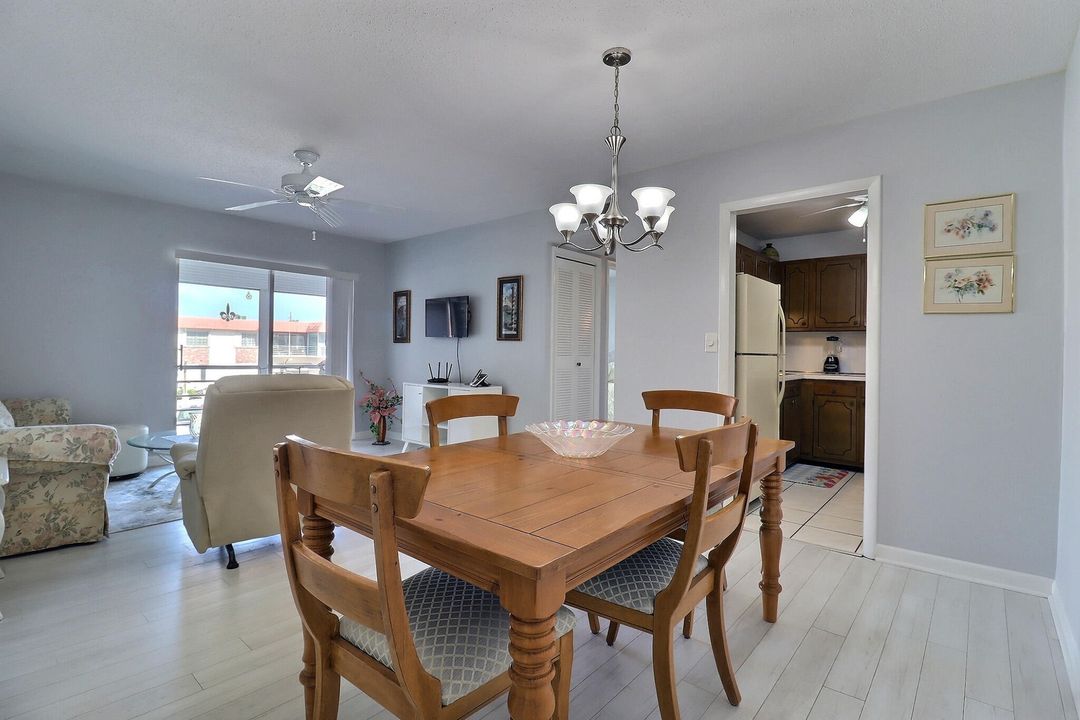 For Sale: $119,000 (2 beds, 1 baths, 860 Square Feet)