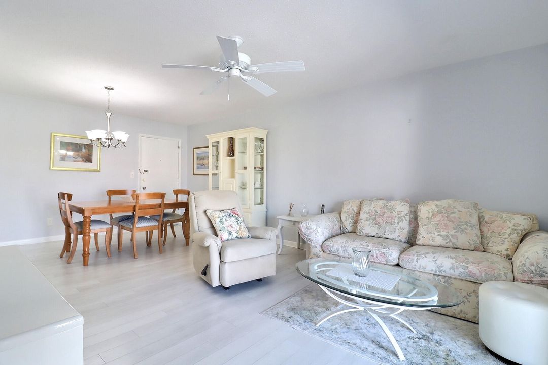 For Sale: $119,000 (2 beds, 1 baths, 860 Square Feet)