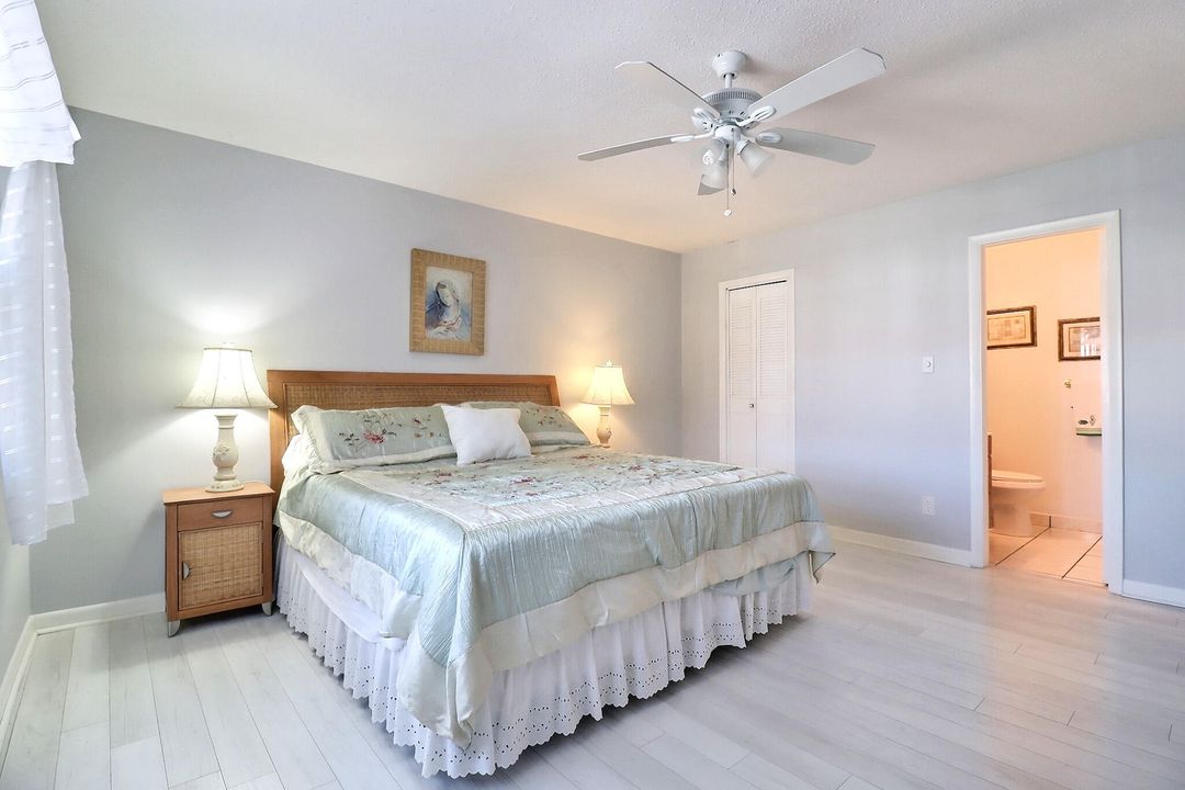 For Sale: $119,000 (2 beds, 1 baths, 860 Square Feet)