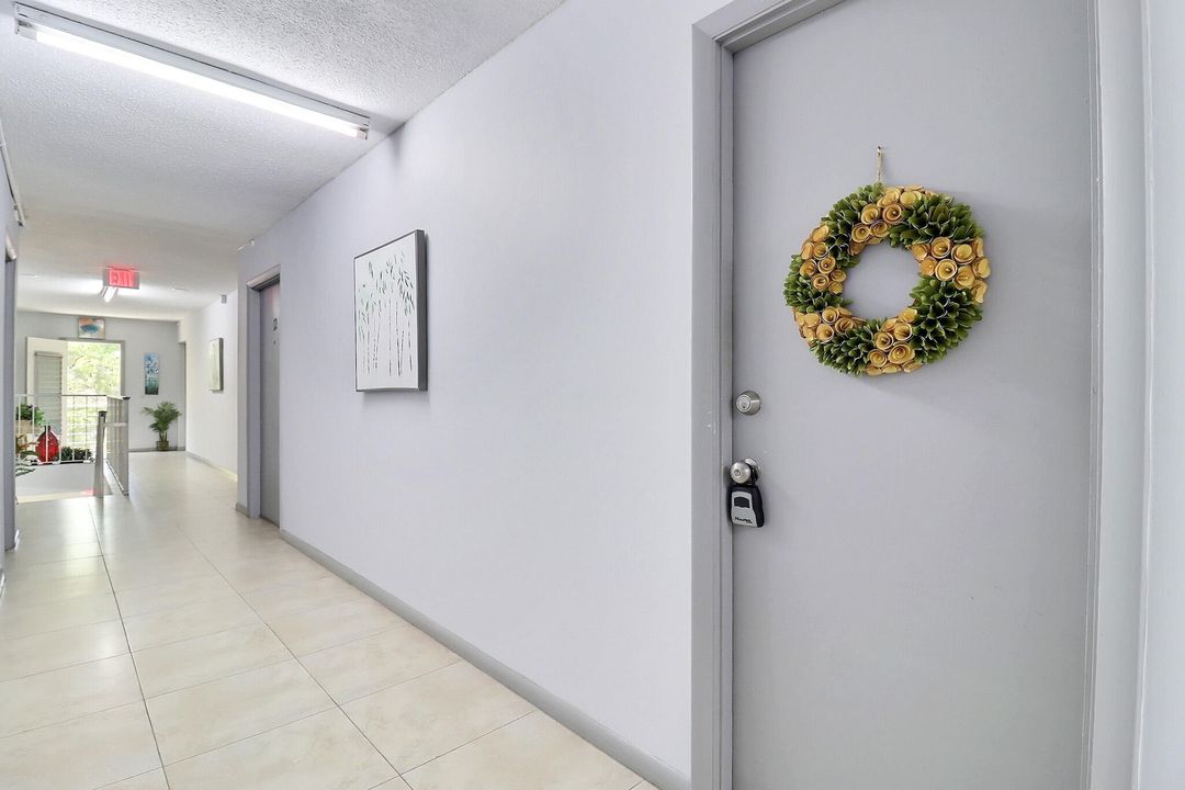 For Sale: $119,000 (2 beds, 1 baths, 860 Square Feet)