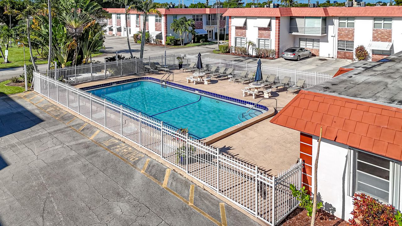 For Sale: $119,000 (2 beds, 1 baths, 860 Square Feet)