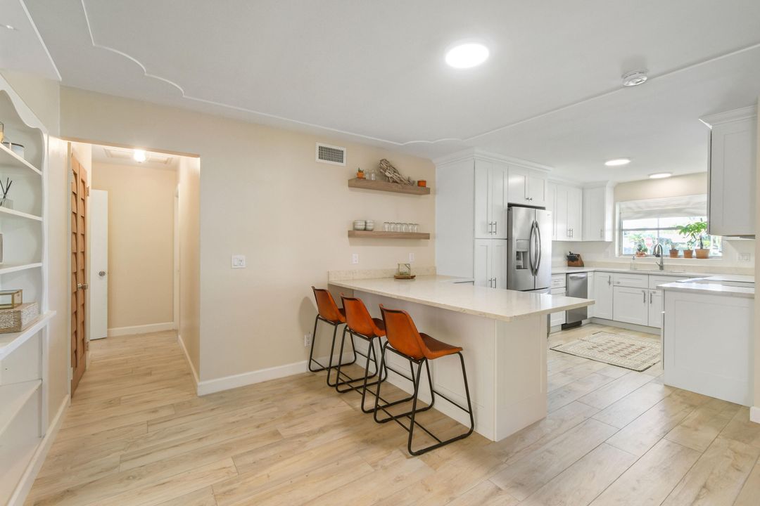 出租: $5,300 (3 贝兹, 2 浴室, 1955 平方英尺)