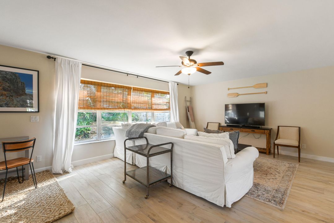 出租: $5,300 (3 贝兹, 2 浴室, 1955 平方英尺)