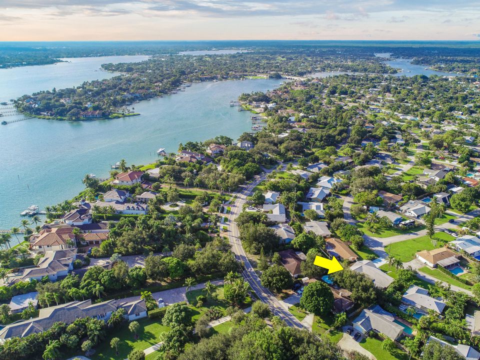 出租: $5,300 (3 贝兹, 2 浴室, 1955 平方英尺)