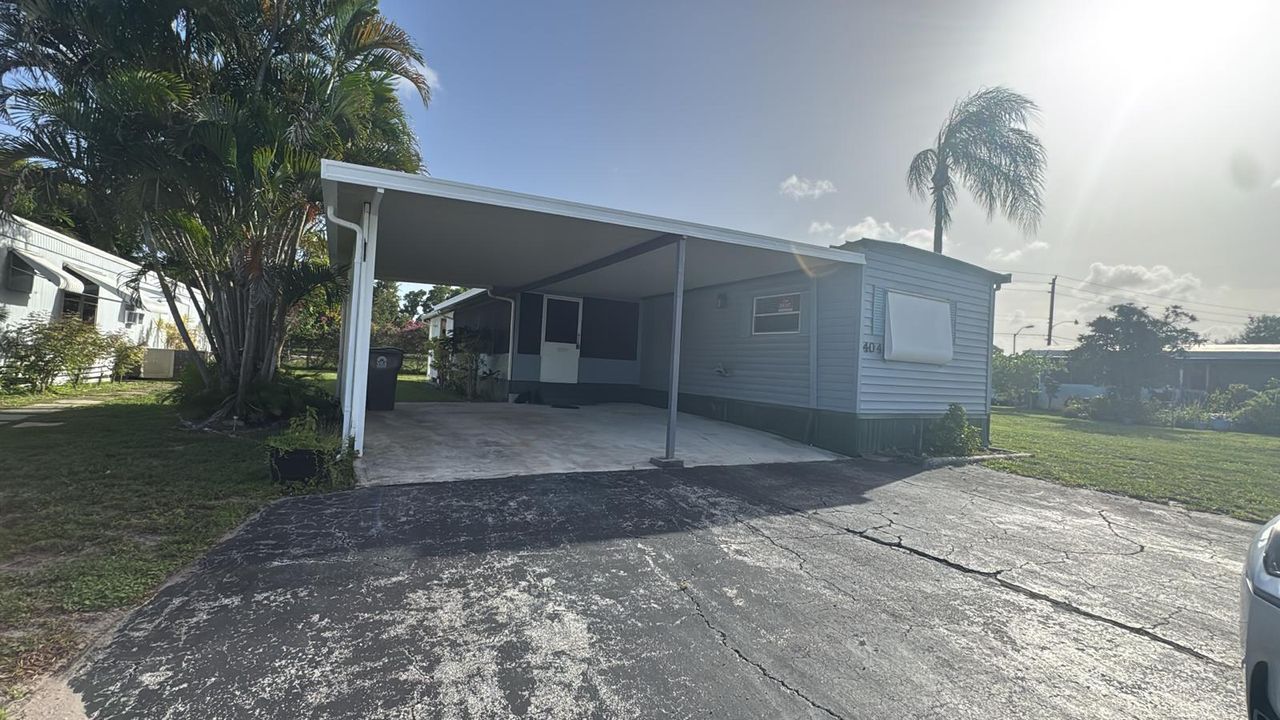 出租: $1,500 (2 贝兹, 2 浴室, 720 平方英尺)