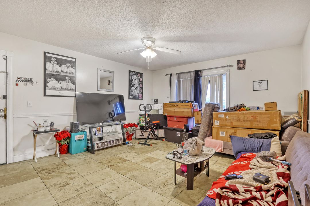 合同活跃: $170,000 (3 贝兹, 2 浴室, 1189 平方英尺)