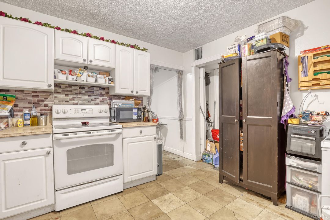 合同活跃: $170,000 (3 贝兹, 2 浴室, 1189 平方英尺)