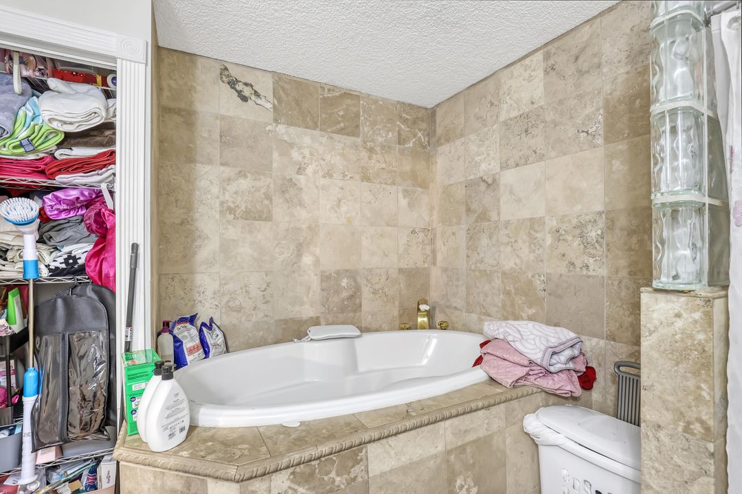 合同活跃: $170,000 (3 贝兹, 2 浴室, 1189 平方英尺)