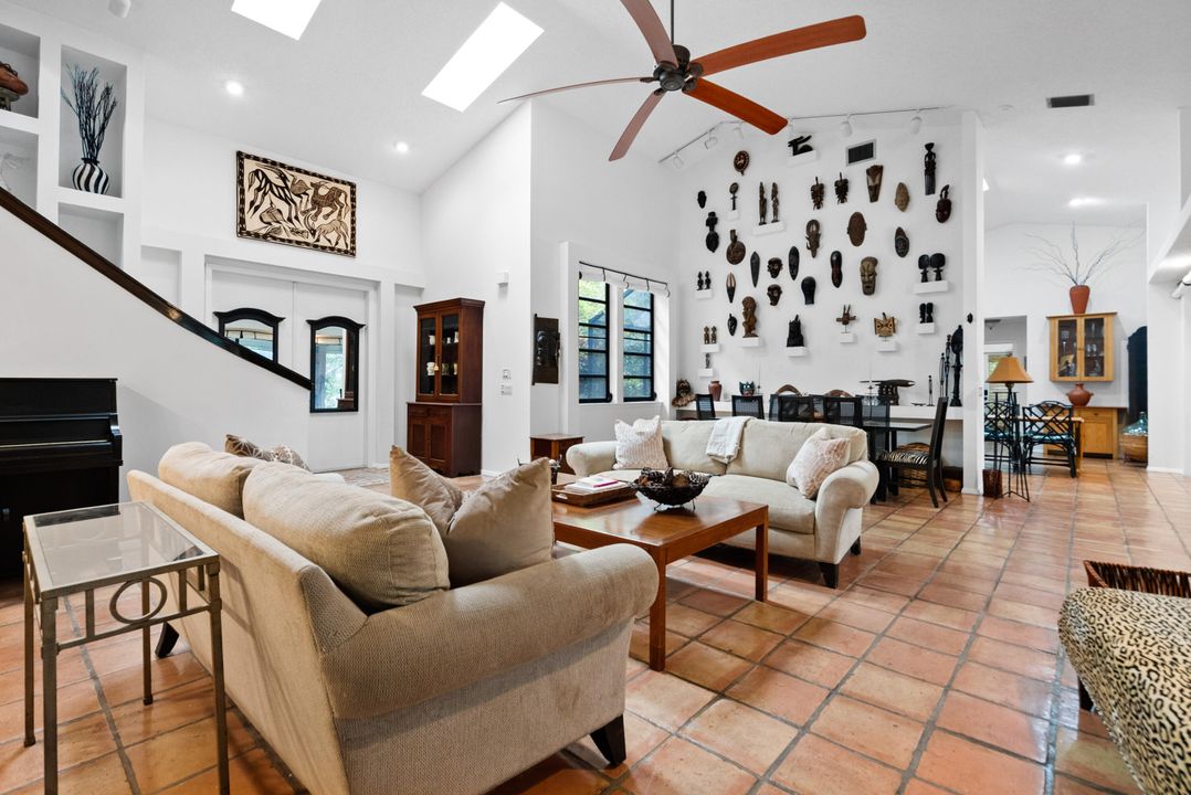 待售: $999,900 (5 贝兹, 3 浴室, 2738 平方英尺)