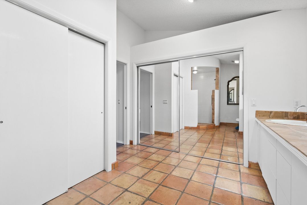 待售: $999,900 (5 贝兹, 3 浴室, 2738 平方英尺)