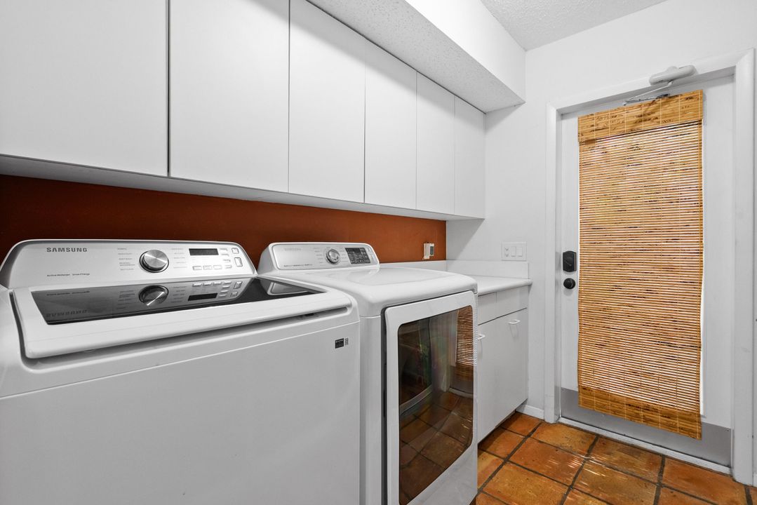 待售: $999,900 (5 贝兹, 3 浴室, 2738 平方英尺)