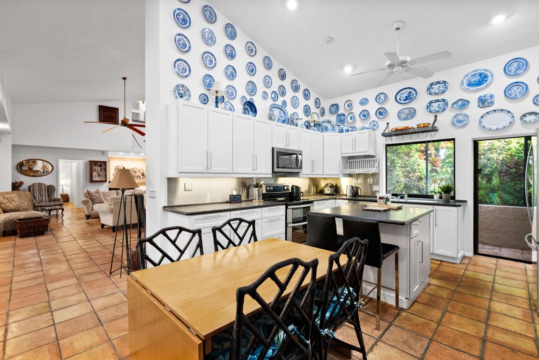 待售: $999,900 (5 贝兹, 3 浴室, 2738 平方英尺)