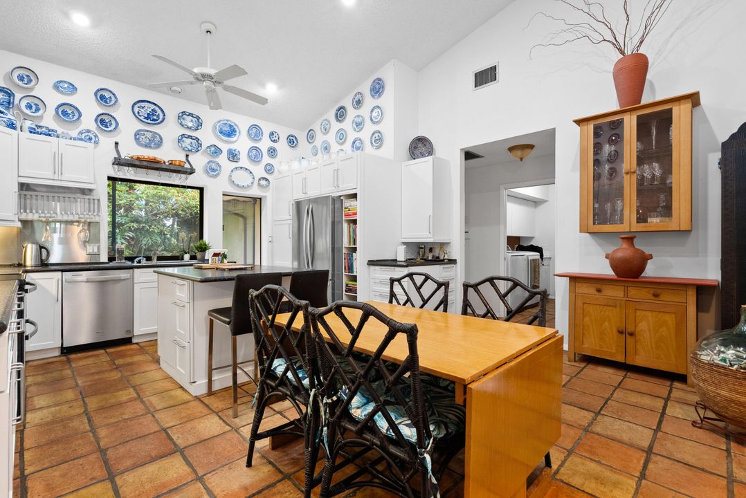 待售: $999,900 (5 贝兹, 3 浴室, 2738 平方英尺)