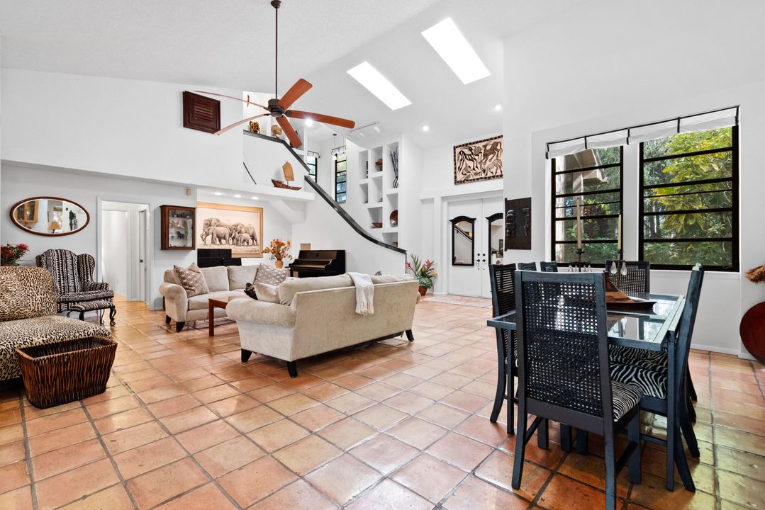 待售: $999,900 (5 贝兹, 3 浴室, 2738 平方英尺)