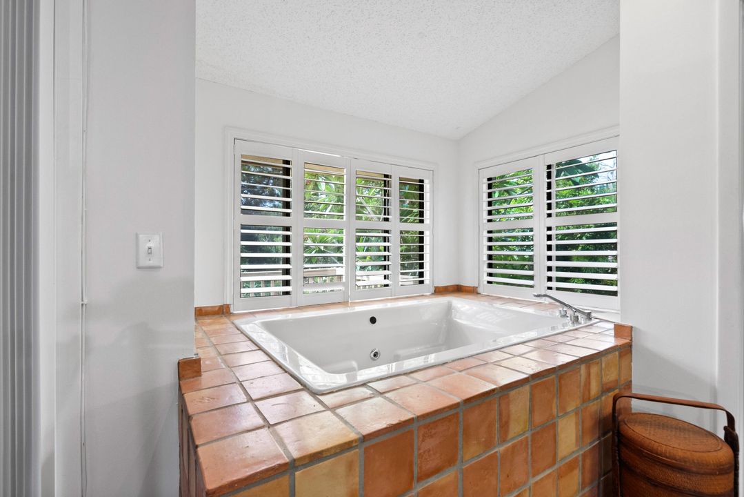 待售: $999,900 (5 贝兹, 3 浴室, 2738 平方英尺)