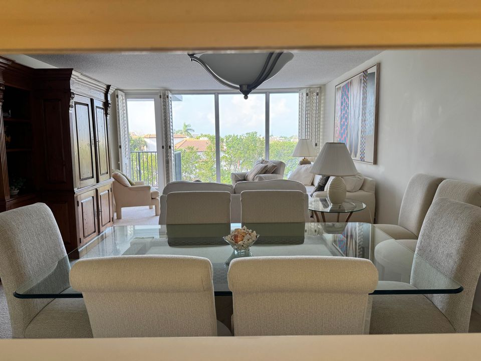 Active With Contract: $4,800 (2 beds, 2 baths, 1372 Square Feet)