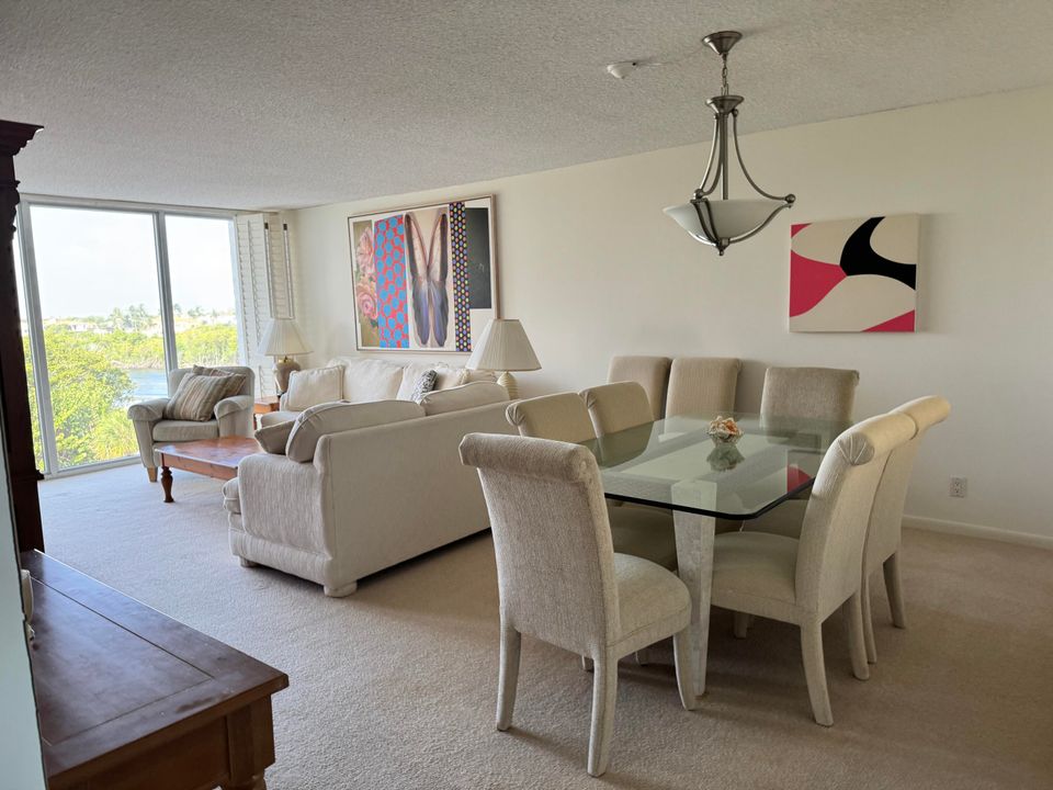 Active With Contract: $4,800 (2 beds, 2 baths, 1372 Square Feet)