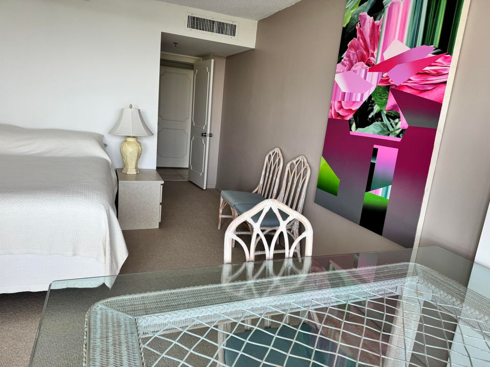 Active With Contract: $4,800 (2 beds, 2 baths, 1372 Square Feet)