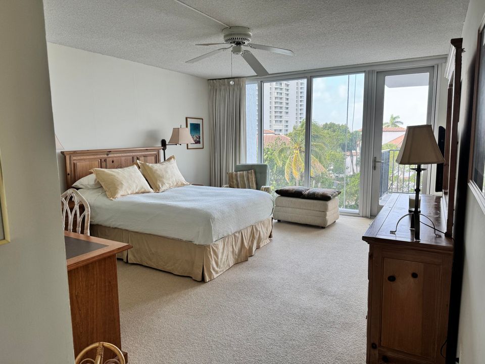 Active With Contract: $4,800 (2 beds, 2 baths, 1372 Square Feet)