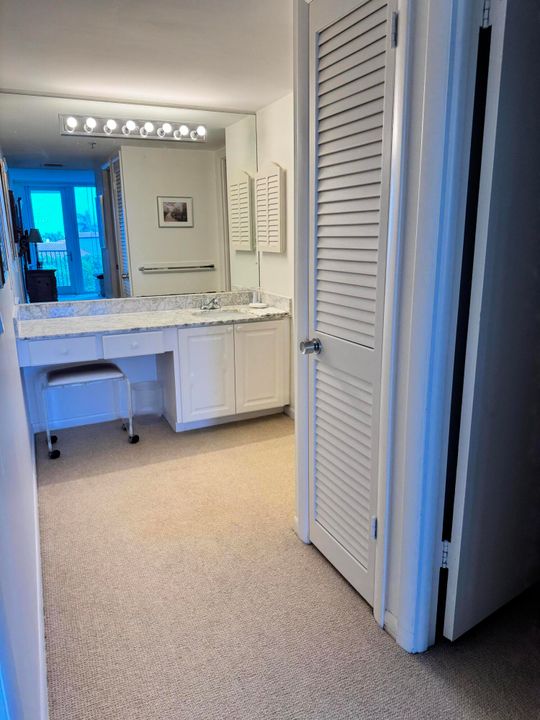 Active With Contract: $4,800 (2 beds, 2 baths, 1372 Square Feet)