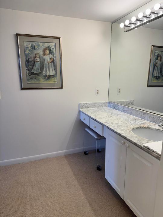 Active With Contract: $4,800 (2 beds, 2 baths, 1372 Square Feet)