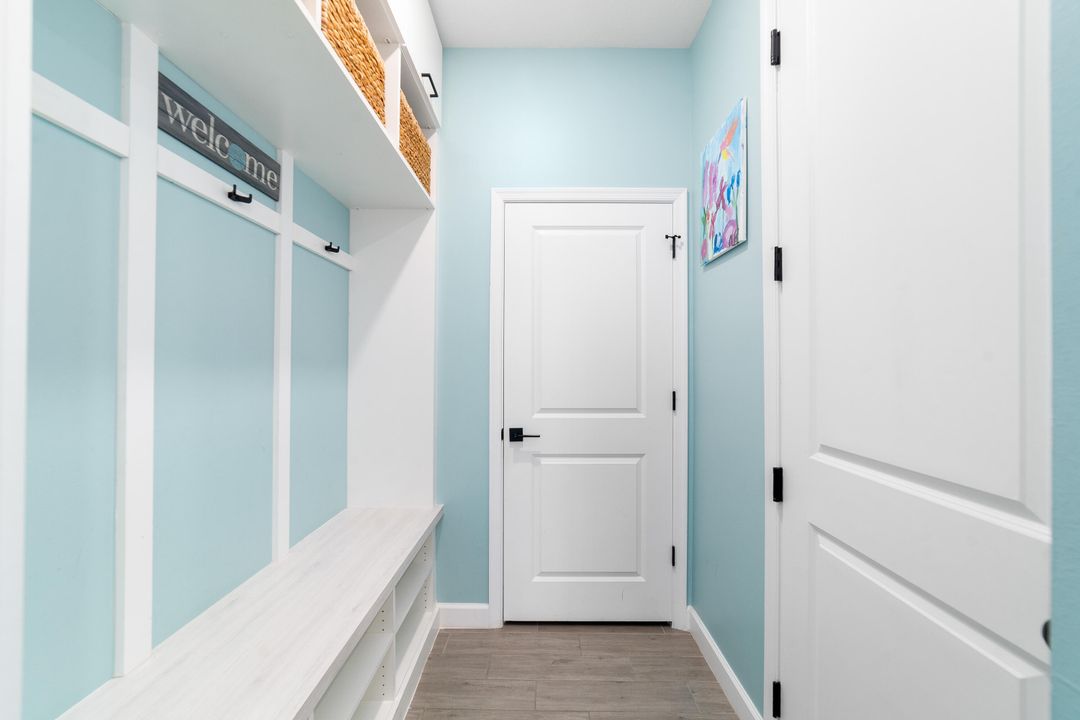 合同活跃: $875,000 (5 贝兹, 3 浴室, 3332 平方英尺)