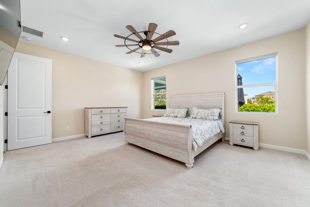 合同活跃: $875,000 (5 贝兹, 3 浴室, 3332 平方英尺)