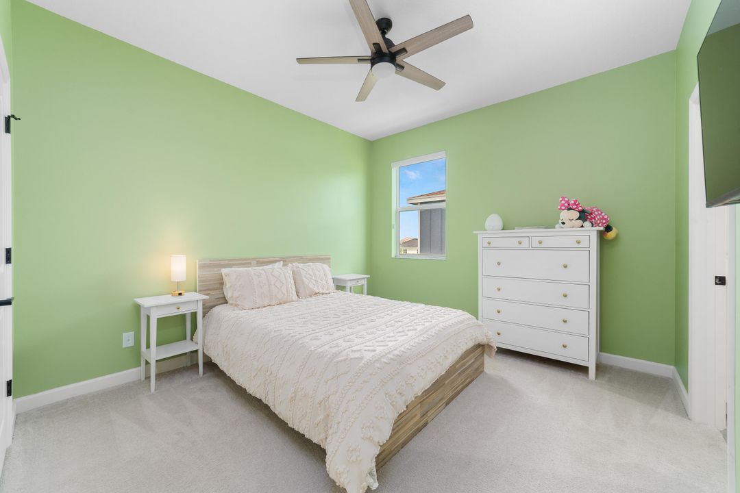 合同活跃: $875,000 (5 贝兹, 3 浴室, 3332 平方英尺)