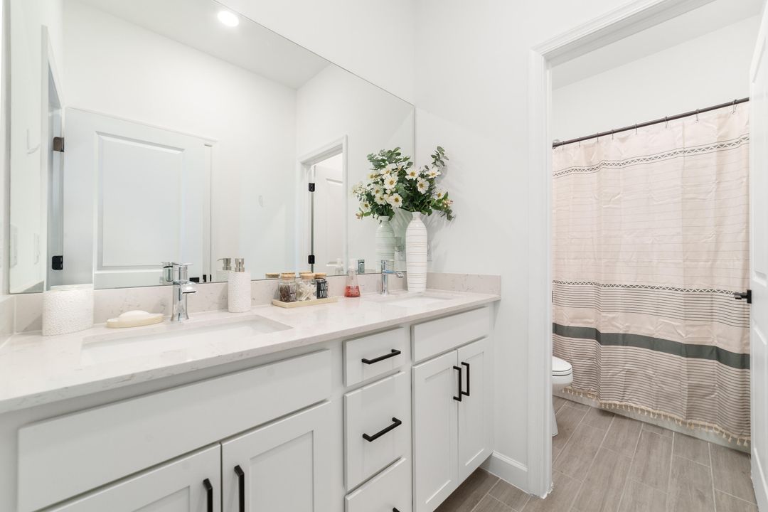 合同活跃: $875,000 (5 贝兹, 3 浴室, 3332 平方英尺)