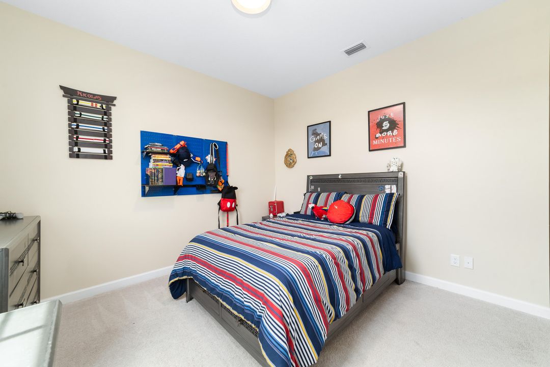 合同活跃: $875,000 (5 贝兹, 3 浴室, 3332 平方英尺)