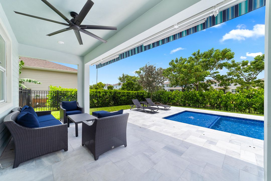 合同活跃: $875,000 (5 贝兹, 3 浴室, 3332 平方英尺)