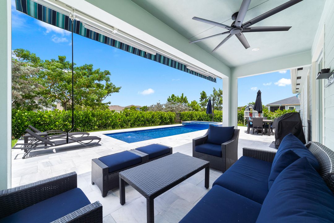 合同活跃: $875,000 (5 贝兹, 3 浴室, 3332 平方英尺)