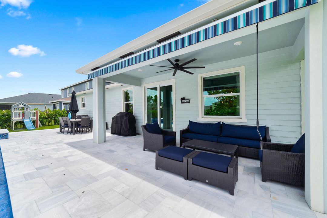 合同活跃: $875,000 (5 贝兹, 3 浴室, 3332 平方英尺)