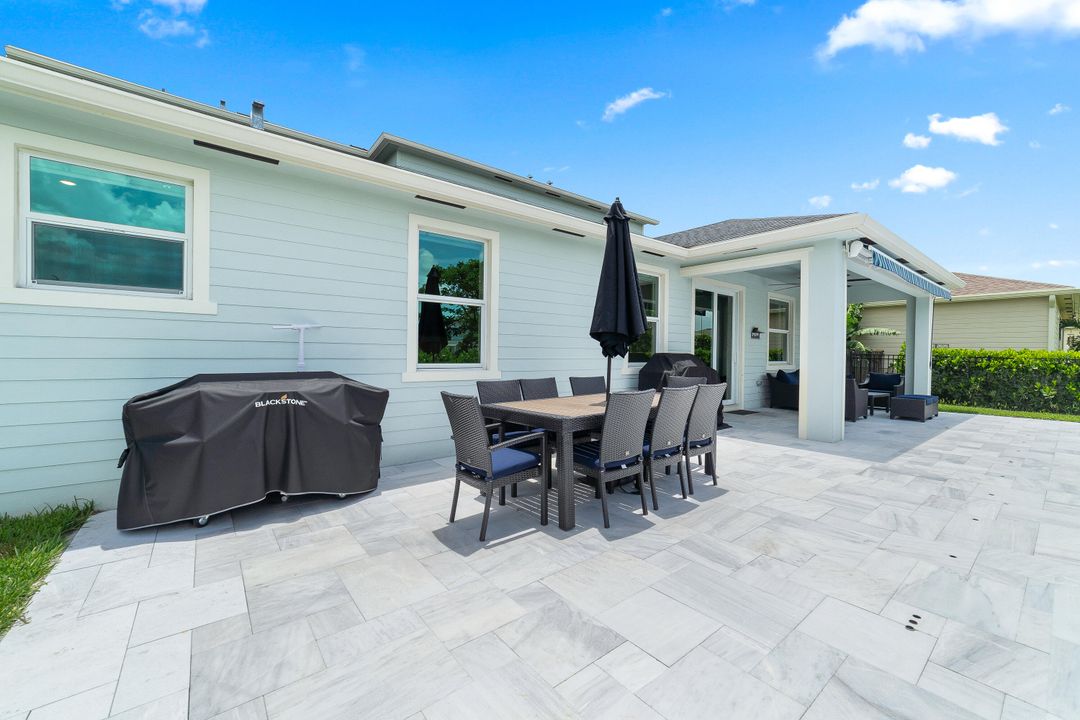 合同活跃: $875,000 (5 贝兹, 3 浴室, 3332 平方英尺)