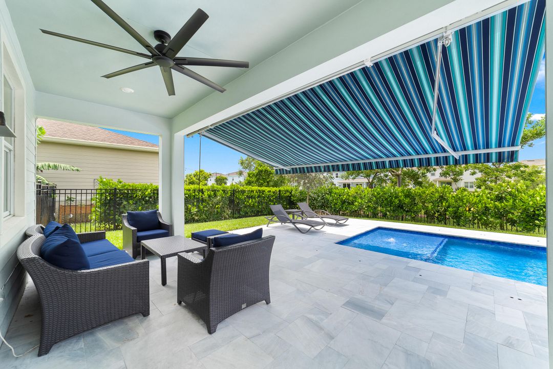 合同活跃: $875,000 (5 贝兹, 3 浴室, 3332 平方英尺)