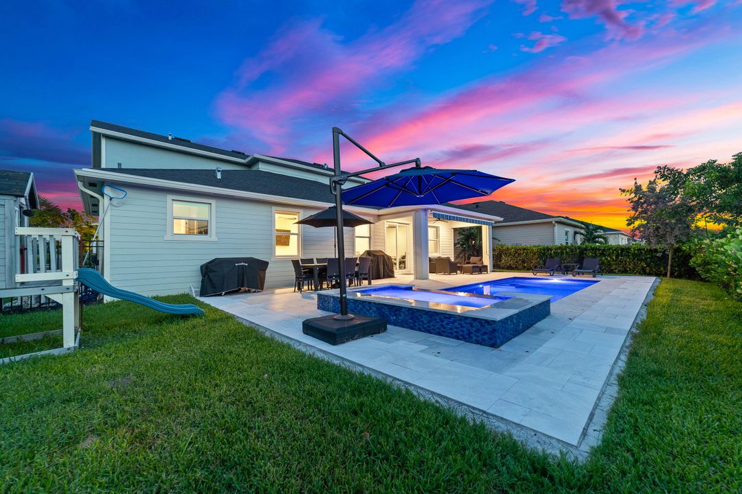 合同活跃: $875,000 (5 贝兹, 3 浴室, 3332 平方英尺)