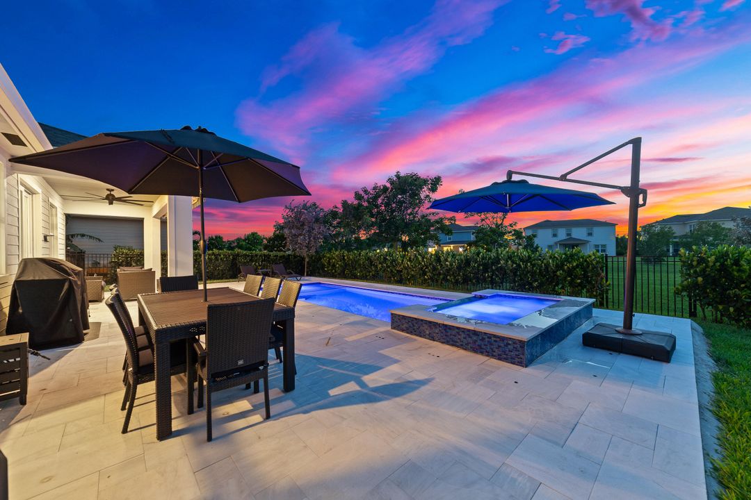 合同活跃: $875,000 (5 贝兹, 3 浴室, 3332 平方英尺)