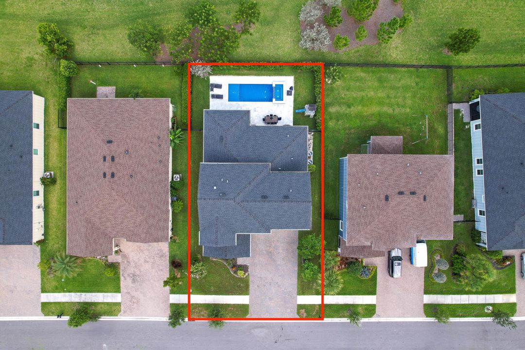 合同活跃: $875,000 (5 贝兹, 3 浴室, 3332 平方英尺)