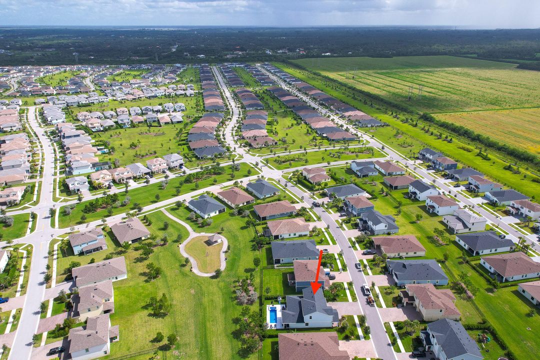 合同活跃: $875,000 (5 贝兹, 3 浴室, 3332 平方英尺)