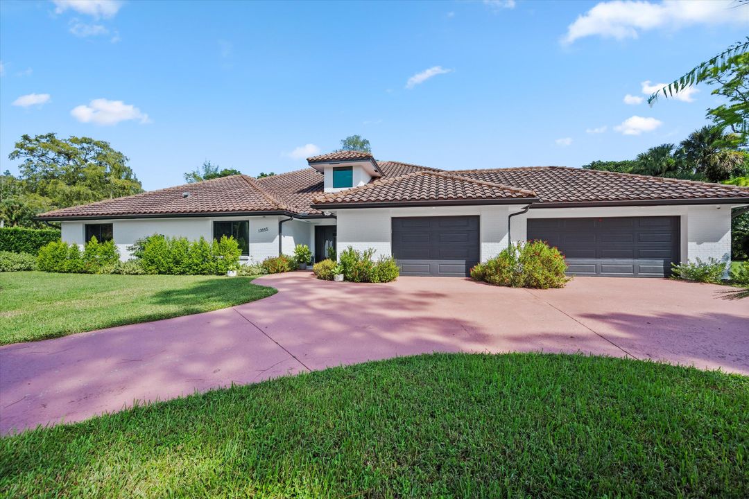 Под контрактом: $1,900,000 (6 спален, 6 ванн, 4292 Квадратных фут)