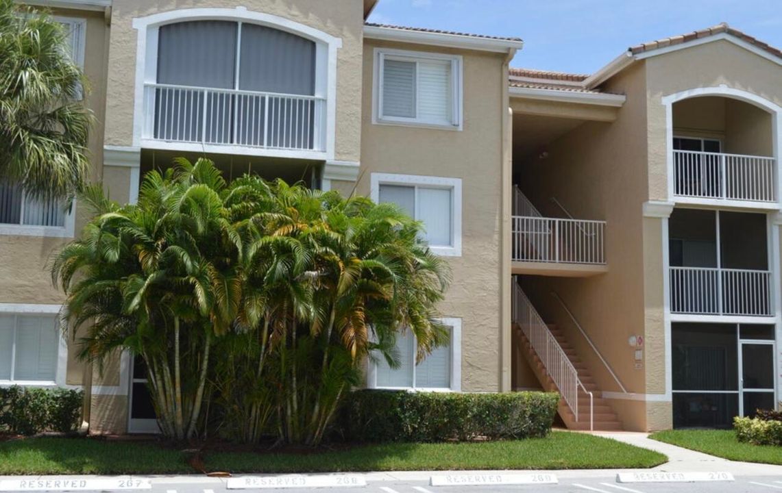 Recently Sold: $355,000 (2 beds, 2 baths, 991 Square Feet)