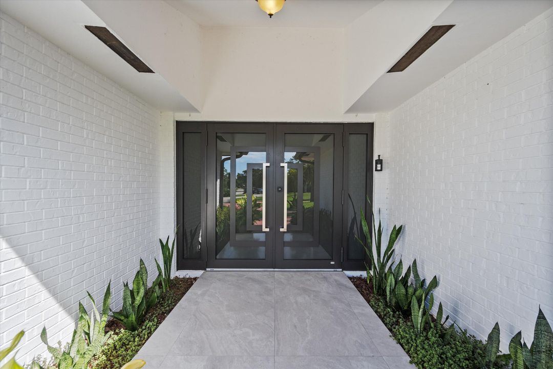 Под контрактом: $1,900,000 (6 спален, 6 ванн, 4292 Квадратных фут)