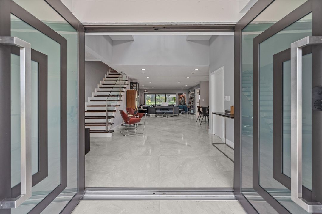 Под контрактом: $1,900,000 (6 спален, 6 ванн, 4292 Квадратных фут)